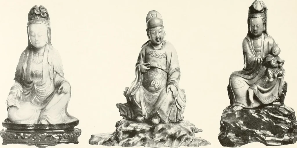 An illustration from Illustrated catalogue of the remarkable collection of ancient Chinese bronzes, beautiful old porcelains, amber and stone carvings, sumptuous eighteenth century brocades, interesting old paintings on glas and fine old carpets, rugs and furniture, from ancient palaces and temples of China comprising the private collection of a Chinese nobleman of Tien-Tsin, 1914, leaf 42