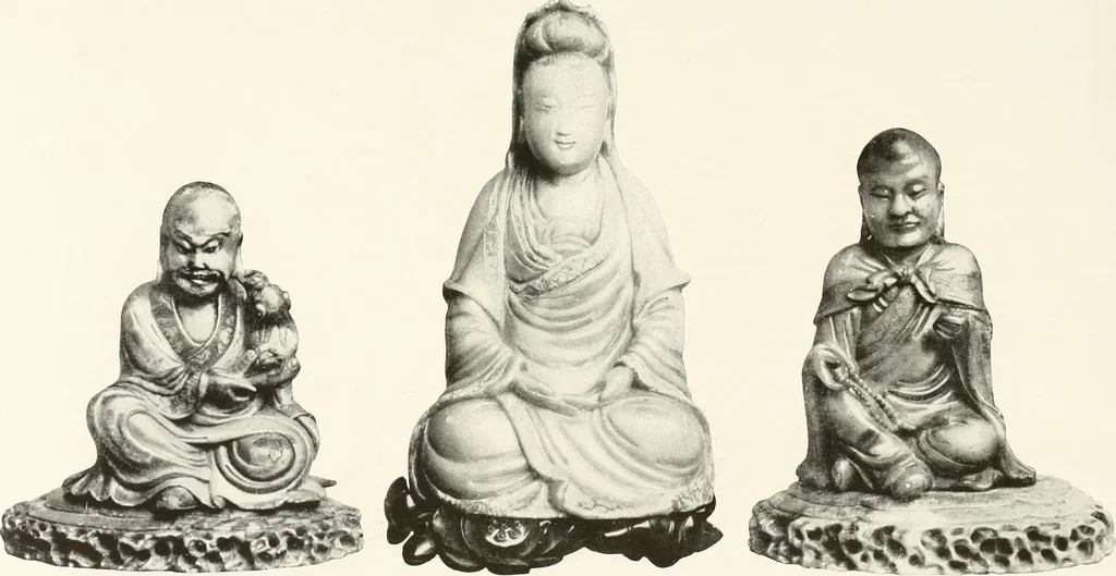An illustration from Illustrated catalogue of the remarkable collection of ancient Chinese bronzes, beautiful old porcelains, amber and stone carvings, sumptuous eighteenth century brocades, interesting old paintings on glas and fine old carpets, rugs and furniture, from ancient palaces and temples of China comprising the private collection of a Chinese nobleman of Tien-Tsin, 1914, leaf 46