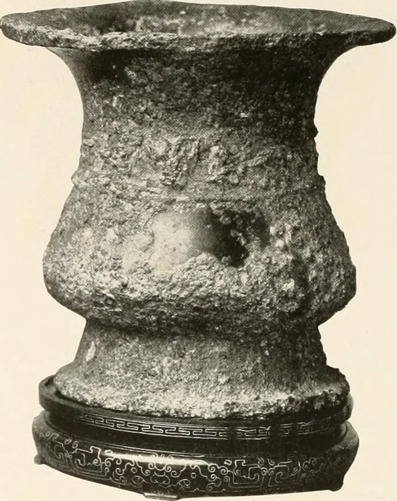 An illustration from Illustrated catalogue of the remarkable collection of ancient Chinese bronzes, beautiful old porcelains, amber and stone carvings, sumptuous eighteenth century brocades, interesting old paintings on glas and fine old carpets, rugs and furniture, from ancient palaces and temples of China comprising the private collection of a Chinese nobleman of Tien-Tsin, 1914, leaf 73