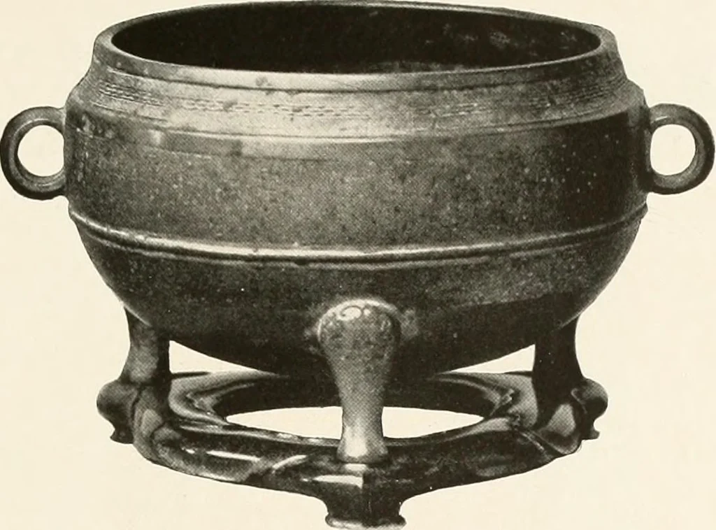 An illustration from Illustrated catalogue of the remarkable collection of ancient Chinese bronzes, beautiful old porcelains, amber and stone carvings, sumptuous eighteenth century brocades, interesting old paintings on glas and fine old carpets, rugs and furniture, from ancient palaces and temples of China comprising the private collection of a Chinese nobleman of Tien-Tsin, 1914, leaf 74