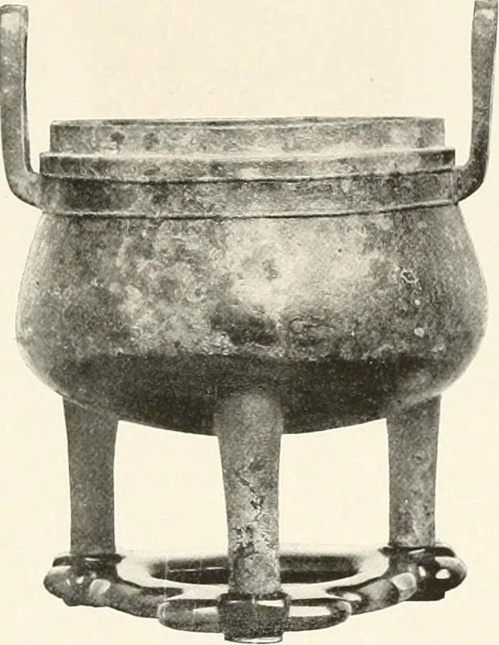 An illustration from Illustrated catalogue of the remarkable collection of ancient Chinese bronzes, beautiful old porcelains, amber and stone carvings, sumptuous eighteenth century brocades, interesting old paintings on glas and fine old carpets, rugs and furniture, from ancient palaces and temples of China comprising the private collection of a Chinese nobleman of Tien-Tsin, 1914, leaf 82