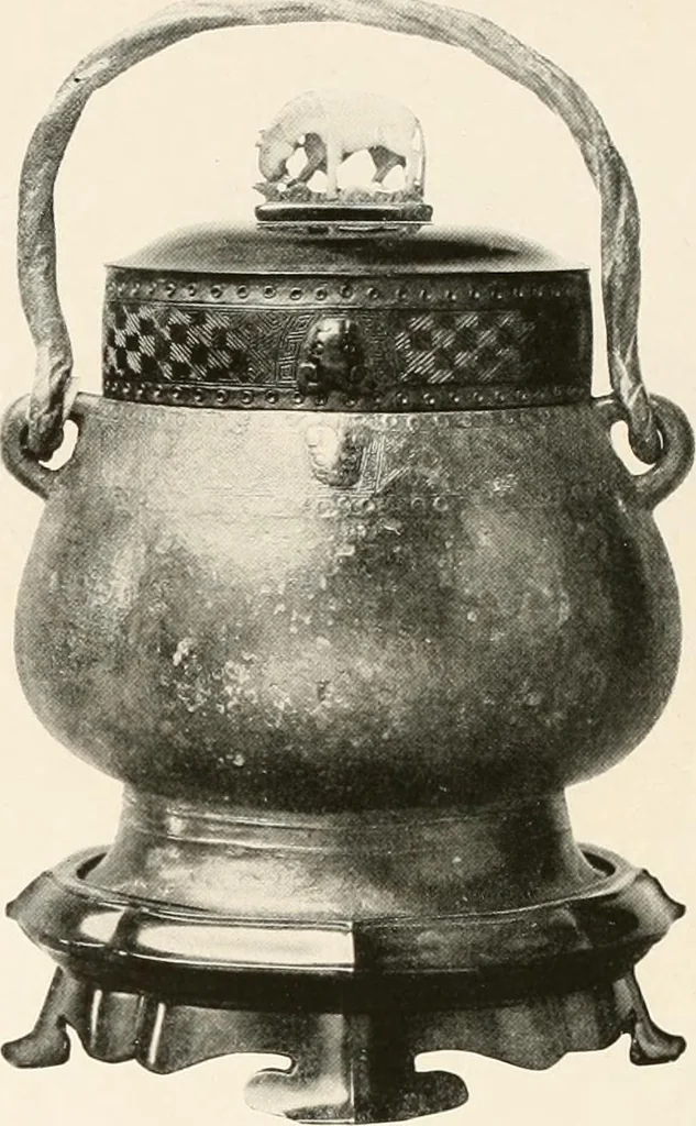 An illustration from Illustrated catalogue of the remarkable collection of ancient Chinese bronzes, beautiful old porcelains, amber and stone carvings, sumptuous eighteenth century brocades, interesting old paintings on glas and fine old carpets, rugs and furniture, from ancient palaces and temples of China comprising the private collection of a Chinese nobleman of Tien-Tsin, 1914, leaf 85