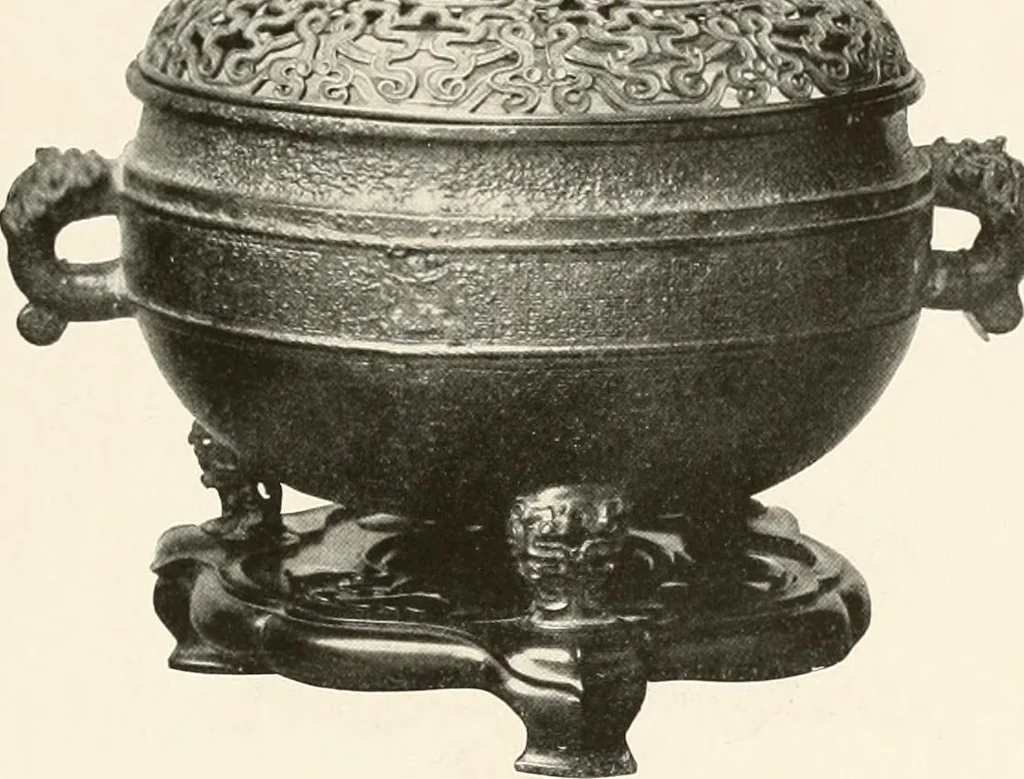 An illustration from Illustrated catalogue of the remarkable collection of ancient Chinese bronzes, beautiful old porcelains, amber and stone carvings, sumptuous eighteenth century brocades, interesting old paintings on glas and fine old carpets, rugs and furniture, from ancient palaces and temples of China comprising the private collection of a Chinese nobleman of Tien-Tsin, 1914, leaf 86