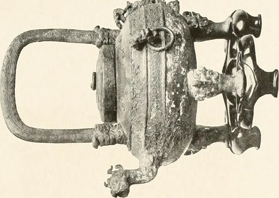 An illustration from Illustrated catalogue of the remarkable collection of ancient Chinese bronzes, beautiful old porcelains, amber and stone carvings, sumptuous eighteenth century brocades, interesting old paintings on glas and fine old carpets, rugs and furniture, from ancient palaces and temples of China comprising the private collection of a Chinese nobleman of Tien-Tsin, 1914, leaf 88