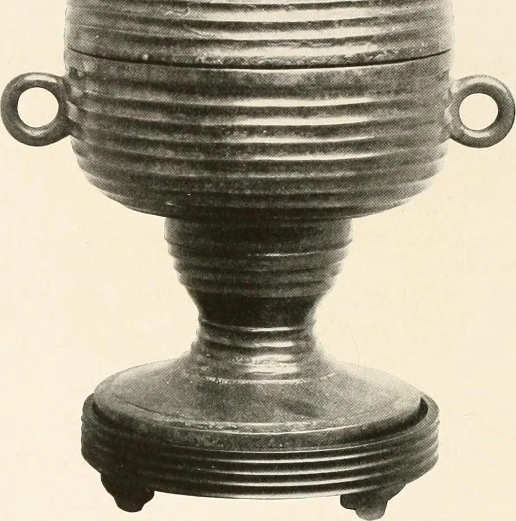 An illustration from Illustrated catalogue of the remarkable collection of ancient Chinese bronzes, beautiful old porcelains, amber and stone carvings, sumptuous eighteenth century brocades, interesting old paintings on glas and fine old carpets, rugs and furniture, from ancient palaces and temples of China comprising the private collection of a Chinese nobleman of Tien-Tsin, 1914, leaf 91