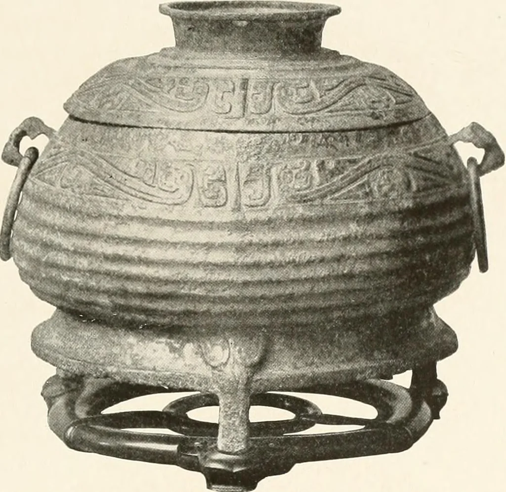 An illustration from Illustrated catalogue of the remarkable collection of ancient Chinese bronzes, beautiful old porcelains, amber and stone carvings, sumptuous eighteenth century brocades, interesting old paintings on glas and fine old carpets, rugs and furniture, from ancient palaces and temples of China comprising the private collection of a Chinese nobleman of Tien-Tsin, 1914, leaf 92