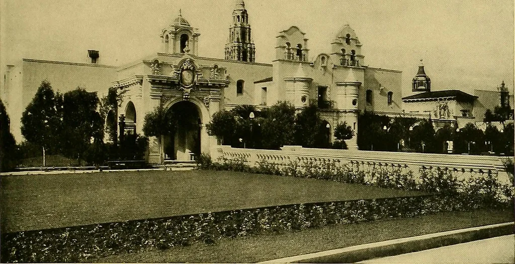 An illustration from Impressions of the art at the Panama-Pacific Exposition, 1916, leaf 42