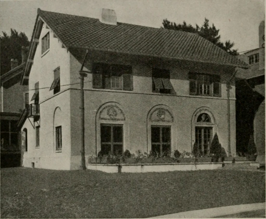 An illustration from Inexpensive homes of individuality : being a collection of photographs and floor plans illustrating certain of America's best country and suburban homes of moderate size, 1911, leaf 17