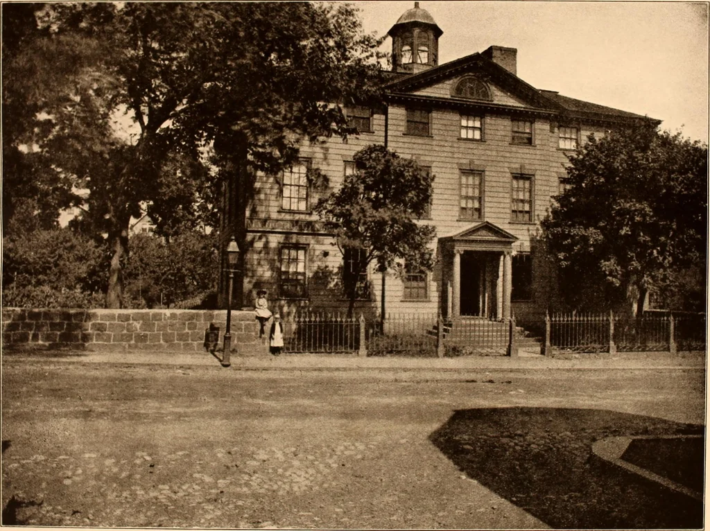 An illustration from Interesting houses of New England, from original photographs, 1915, leaf 104