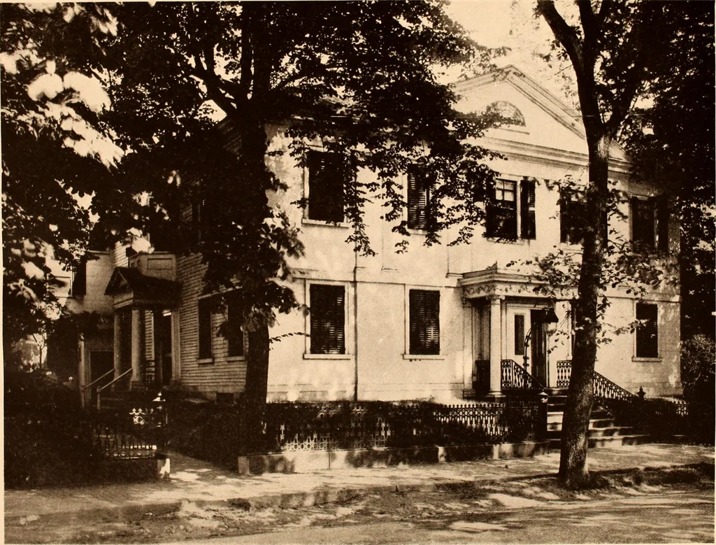 An illustration from Interesting houses of New England, from original photographs, 1915, leaf 52