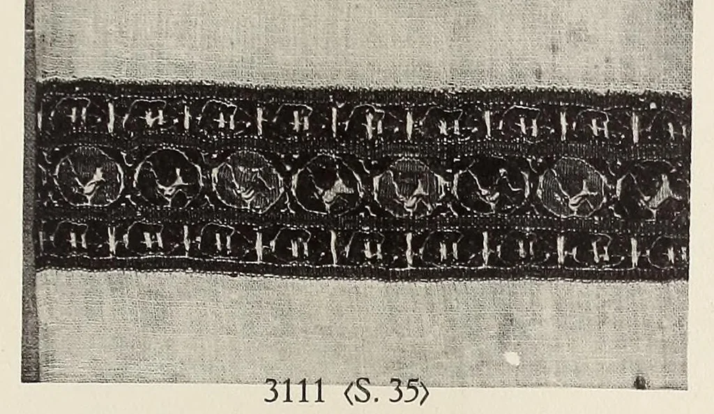 An illustration from Islamische Stoffe aus ägyptischen Gräbern in der Islamischen Kunstabteilung und in der Stoffsammlung des Schlossmuseums, 1927, leaf 117