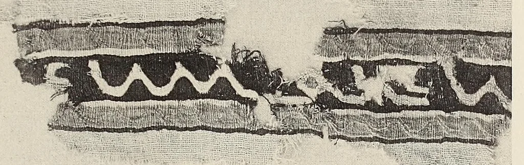 An illustration from Islamische Stoffe aus ägyptischen Gräbern in der Islamischen Kunstabteilung und in der Stoffsammlung des Schlossmuseums, 1927, leaf 131