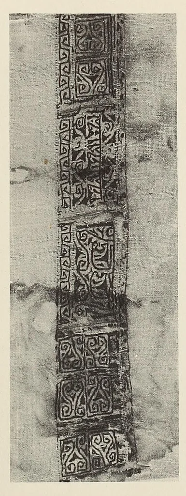 An illustration from Islamische Stoffe aus ägyptischen Gräbern in der Islamischen Kunstabteilung und in der Stoffsammlung des Schlossmuseums, 1927, leaf 147