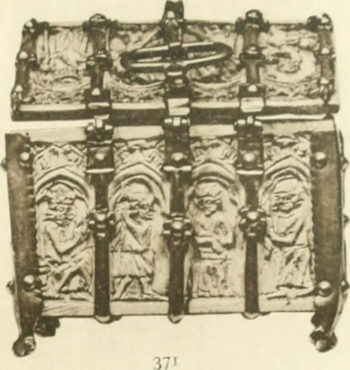 An illustration from Catalogue of the ivory carvings of the Christian era with examples of Mohammedan art and carvings in bone in the Department of British and Mediaeval Antiquities and Ethnography of the British Museum, 1909, leaf 422
