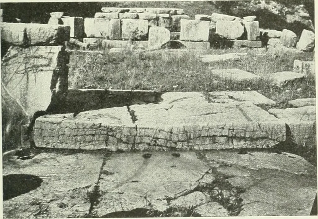 An illustration from Katalogos tou Mouseiou Lykosouras, 1911, leaf 16