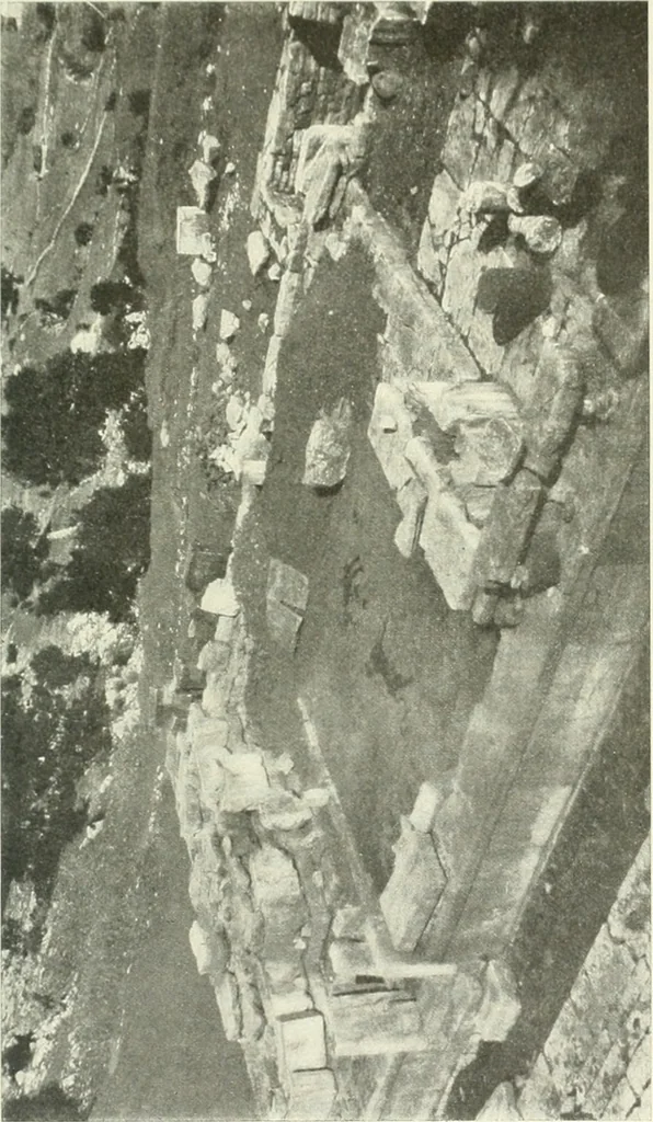 An illustration from Katalogos tou Mouseiou Lykosouras, 1911, leaf 18