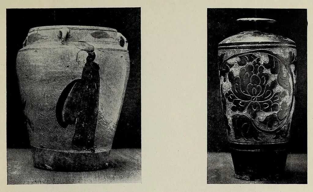An illustration from The Kélékian collection of ancient Chinese potteries, 1917, leaf 57