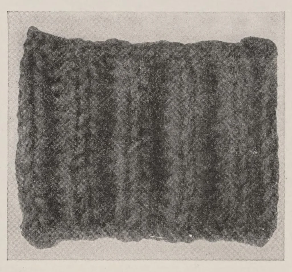 An illustration from Knitting and sewing; how to make seventy useful articles for men in the army and navy, 1918, leaf 47