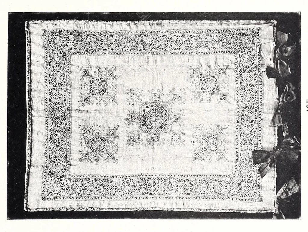 An illustration from Kunstbesitz eines bekannten Norddeutschen Sammlers. Abteilung I, Textilien, 1909, leaf 137