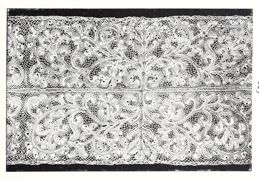 An illustration from Kunstbesitz eines bekannten Norddeutschen Sammlers. Abteilung I, Textilien, 1909, leaf 141