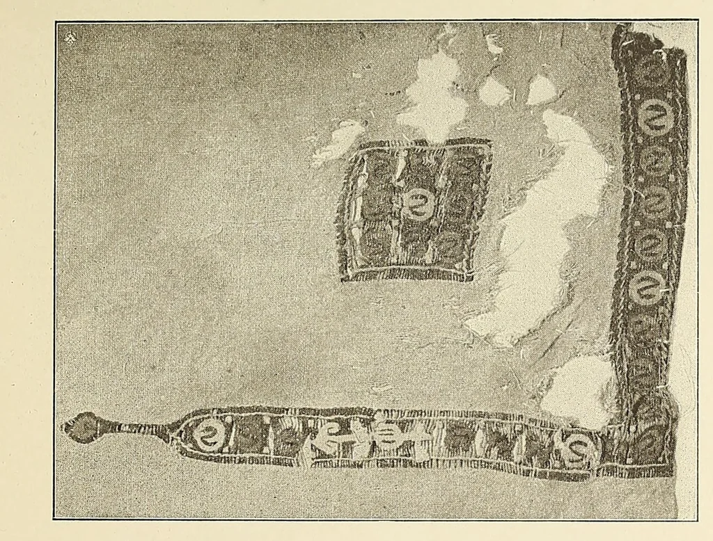 An illustration from Künstlerische Entwicklung der Weberei und Stickerei innerhalb des europäischen Kulturkreises vonder spätantiken Zeit bis zum Beginne des XIX. Jahrhundertes, mit Ausschluss der Volkskunst, 1904, leaf 39