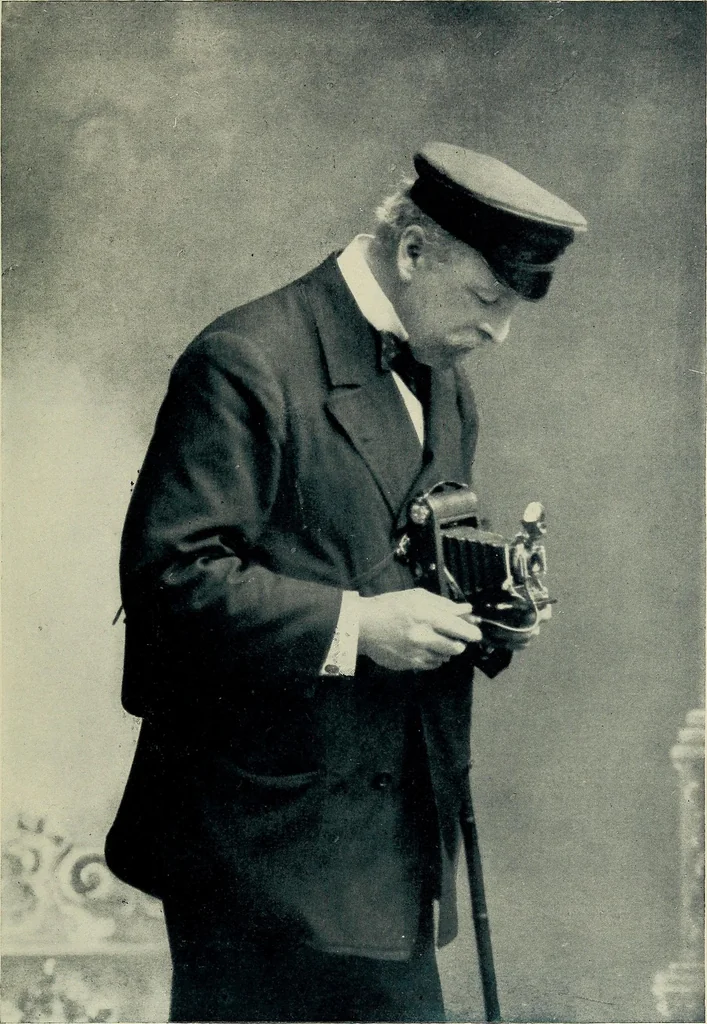 An illustration from Lady Charlotte Schreiber's journals : confidences of a collector of ceramics & antiques throughout Britain, France, Holland, Belgium, Spain, Portugal, Turkey, Austria & Germany from the year 1869 to 1885, 1911, leaf 50