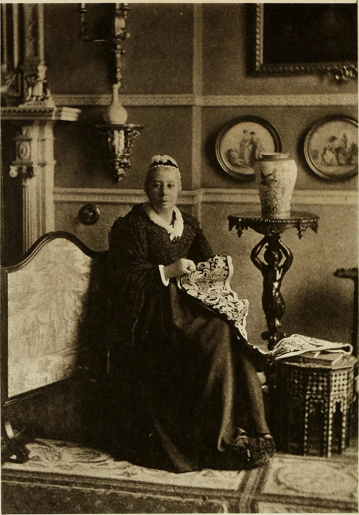 An illustration from Lady Charlotte Schreiber's journals : confidences of a collector of ceramics & antiques throughout Britain, France, Holland, Belgium, Spain, Portugal, Turkey, Austria & Germany from the year 1869 to 1885, 1911, leaf 9
