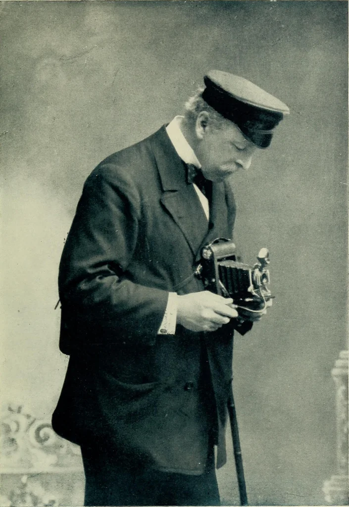 An illustration from Lady Charlotte Schreiber's journals : confidences of a collector of ceramics & antiques throughout Britain, France, Holland, Belgium, Spain, Portugal, Turkey, Austria & Germany from the year 1869 to 1885, 1911, leaf 45