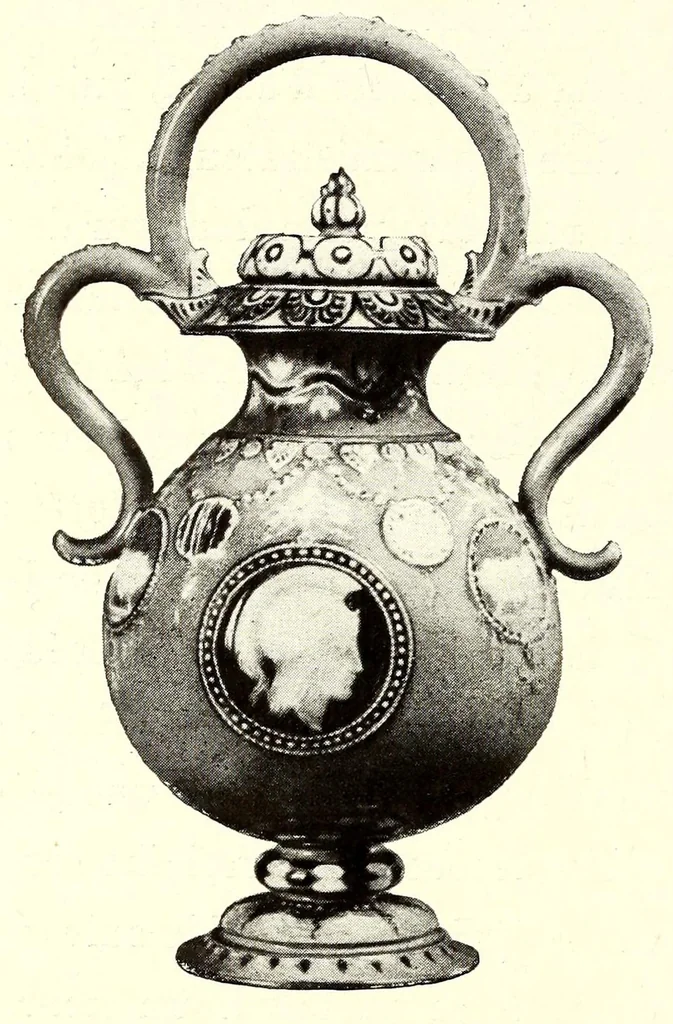 An illustration from La manufacture de porcelaine de Sèvres, 1908, leaf 166