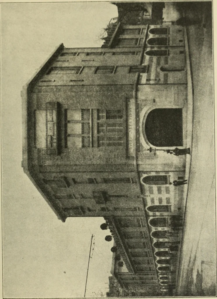 An illustration from L'architecture. Le passé.--Le présent, 1916, leaf 156