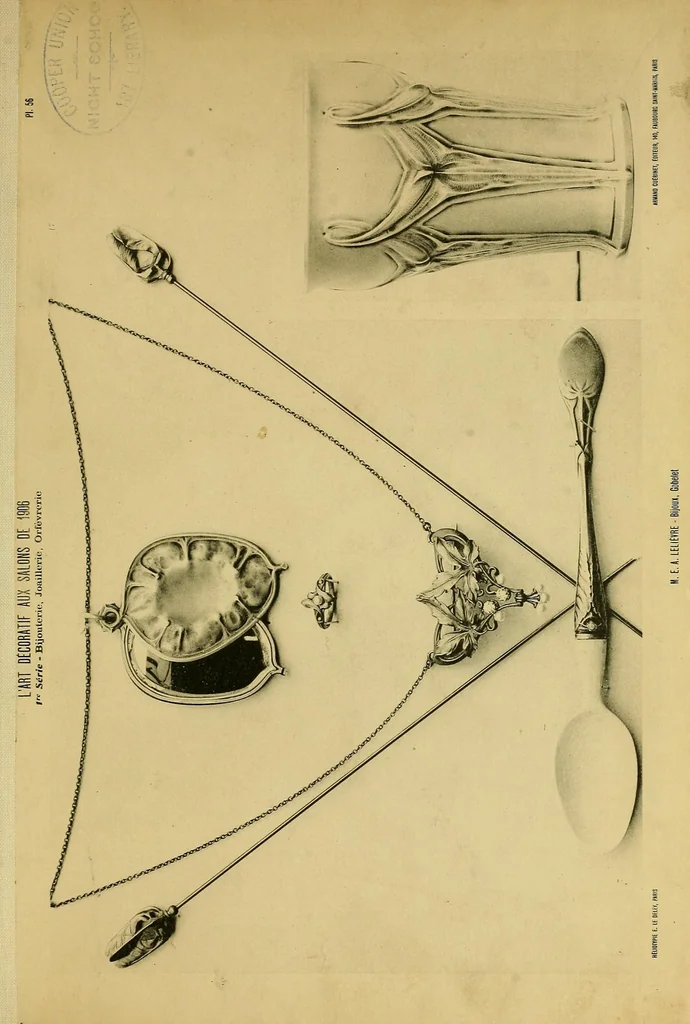 An illustration from L'art décoratif aux salons de 1906 : Société des artistes français, Société nationale des beaux-arts : bijouterie, joaillerie, orfèvrerie, céramique, 1906, leaf 27