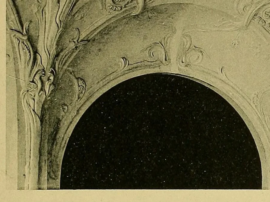 An illustration from L'art décoratif aux salons de 1906 : Société des artistes français, Société nationale des beaux-arts : bijouterie, joaillerie, orfèvrerie, céramique, 1906, leaf 47