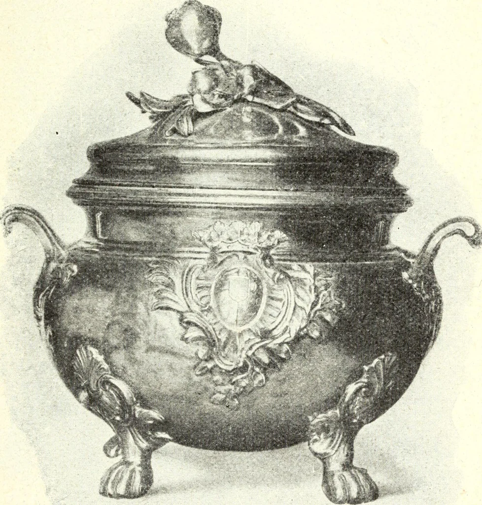 An illustration from L'art de reconnaître les styles: les styles régence et Louis XV;, 1912, leaf 206