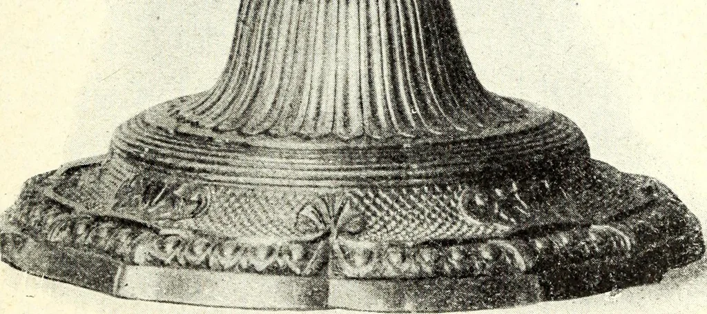 An illustration from L'art de reconnaître les styles: les styles régence et Louis XV;, 1912, leaf 76
