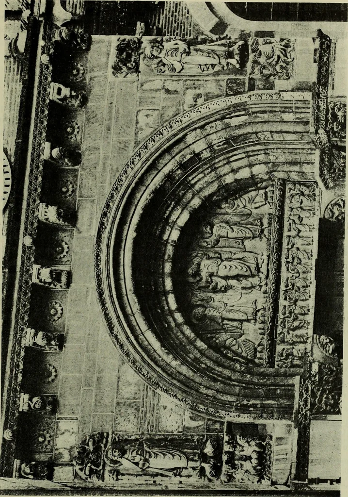 An illustration from L'art religieux du XIIe siècle en France : Etude sur les origines de l'iconographie du Moyen Age, 1922, leaf 62