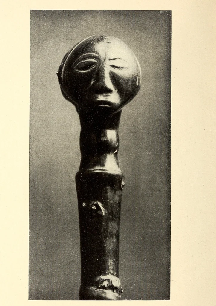 An illustration from La sculpture africaine, 1922, leaf 62