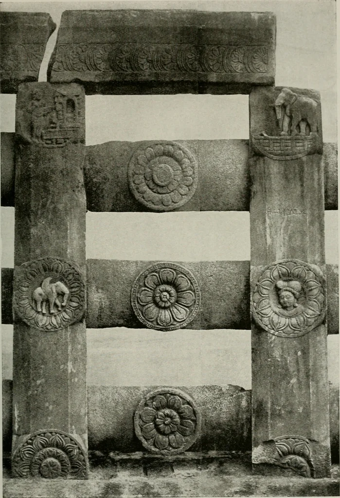 An illustration from La sculpture hindoue. Traduction de Paul Budry, 1922, leaf 100
