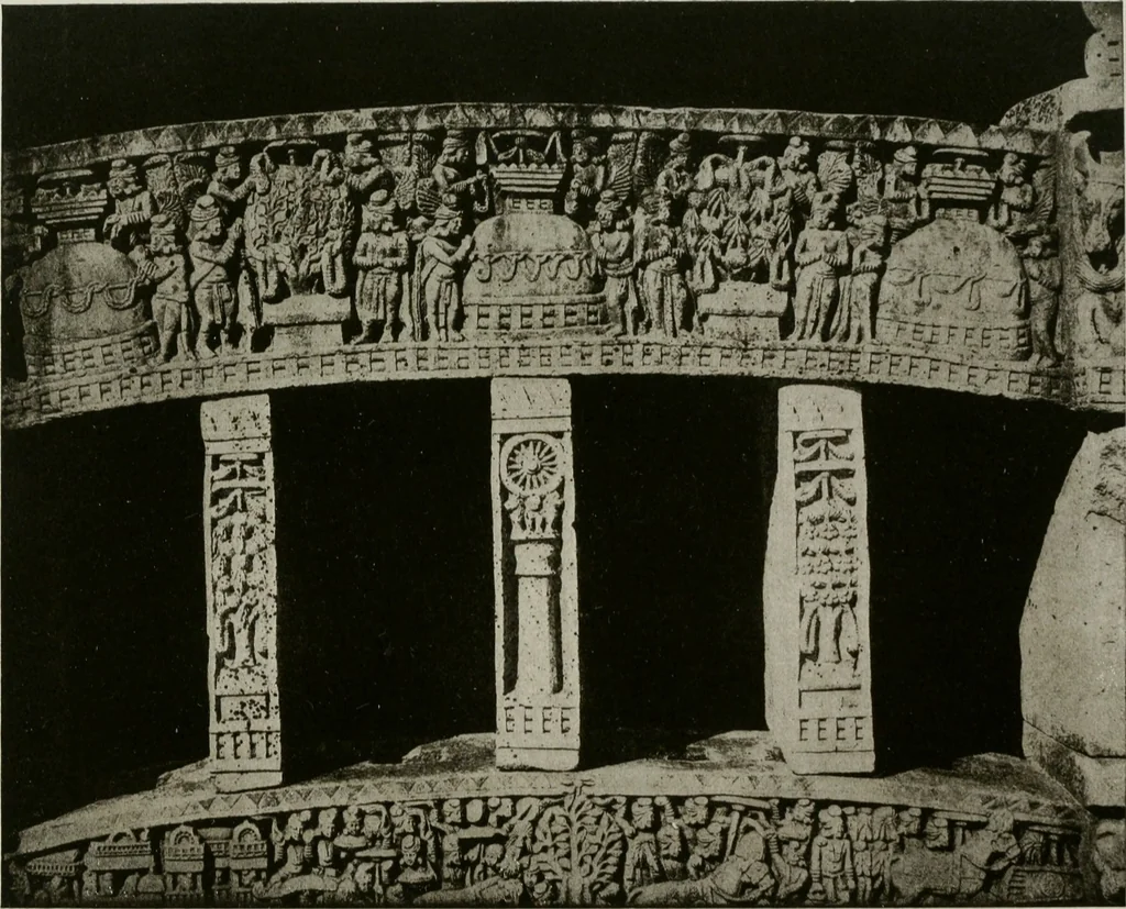 An illustration from La sculpture hindoue. Traduction de Paul Budry, 1922, leaf 105