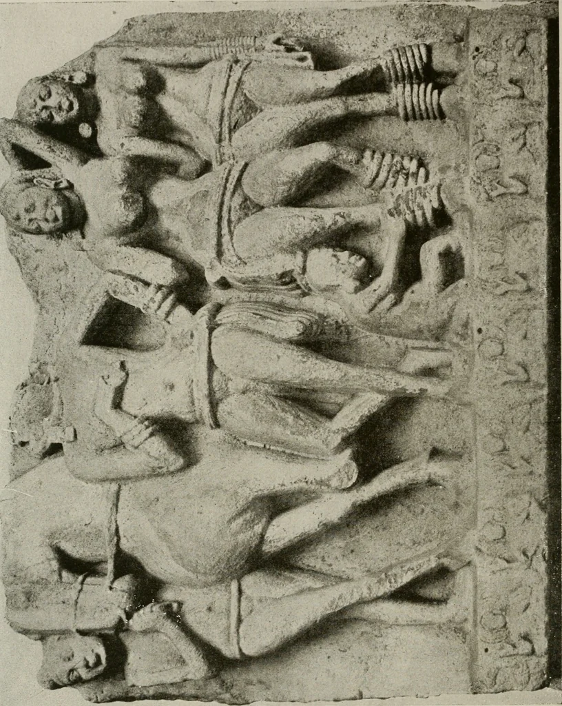 An illustration from La sculpture hindoue. Traduction de Paul Budry, 1922, leaf 113