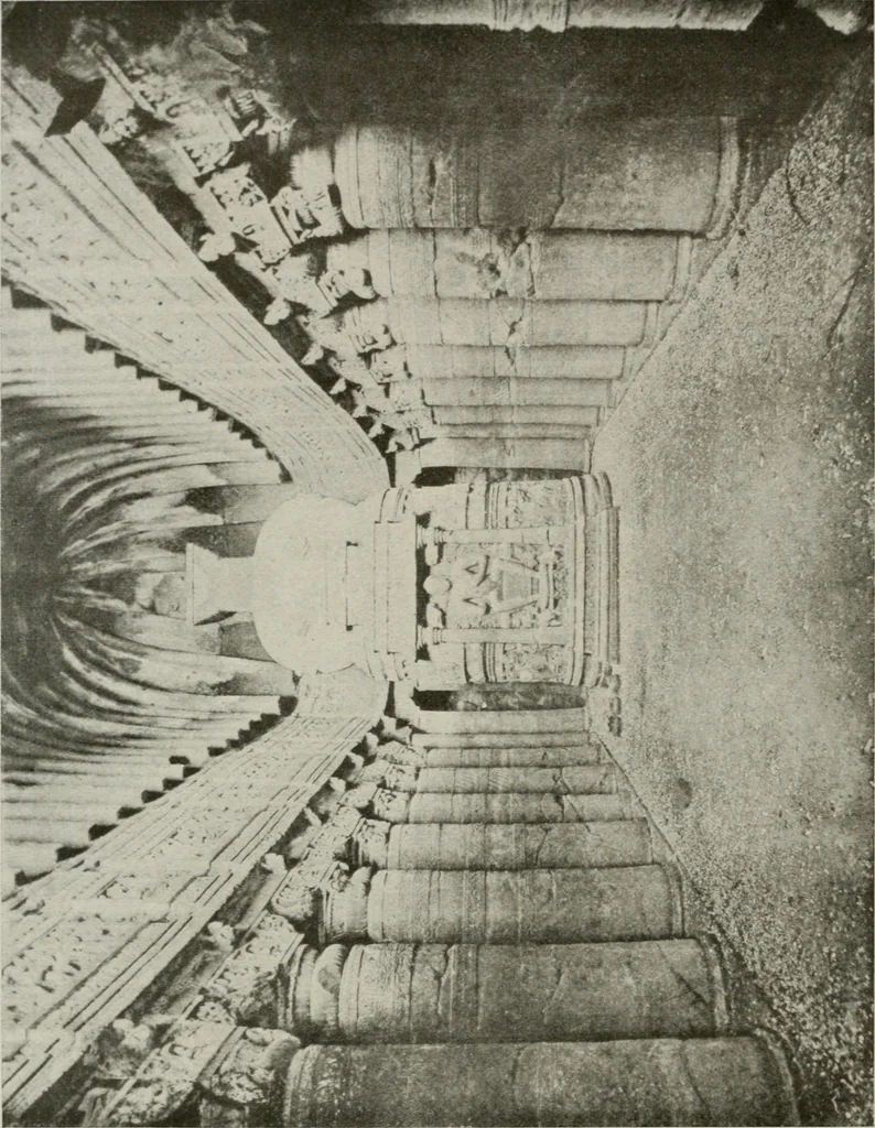 An illustration from La sculpture hindoue. Traduction de Paul Budry, 1922, leaf 131