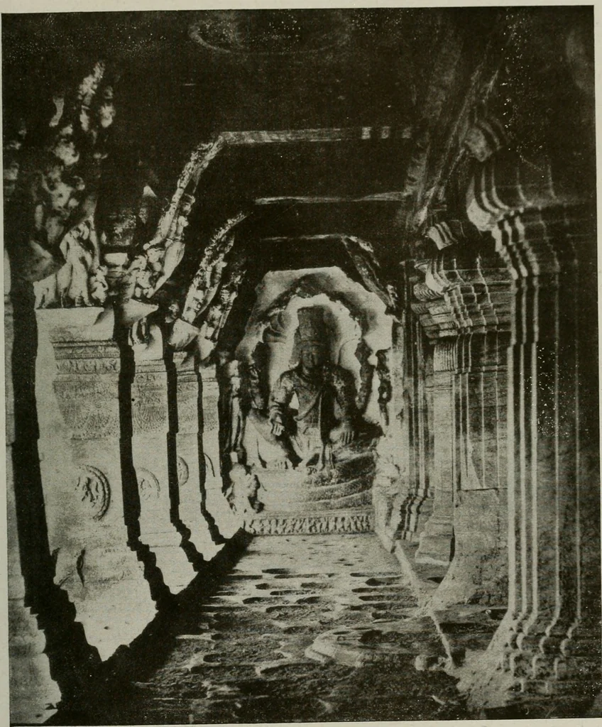 An illustration from La sculpture hindoue. Traduction de Paul Budry, 1922, leaf 132