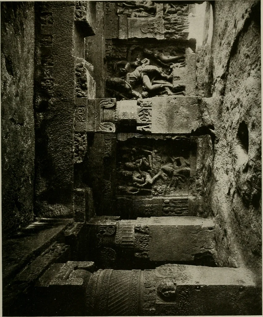 An illustration from La sculpture hindoue. Traduction de Paul Budry, 1922, leaf 134
