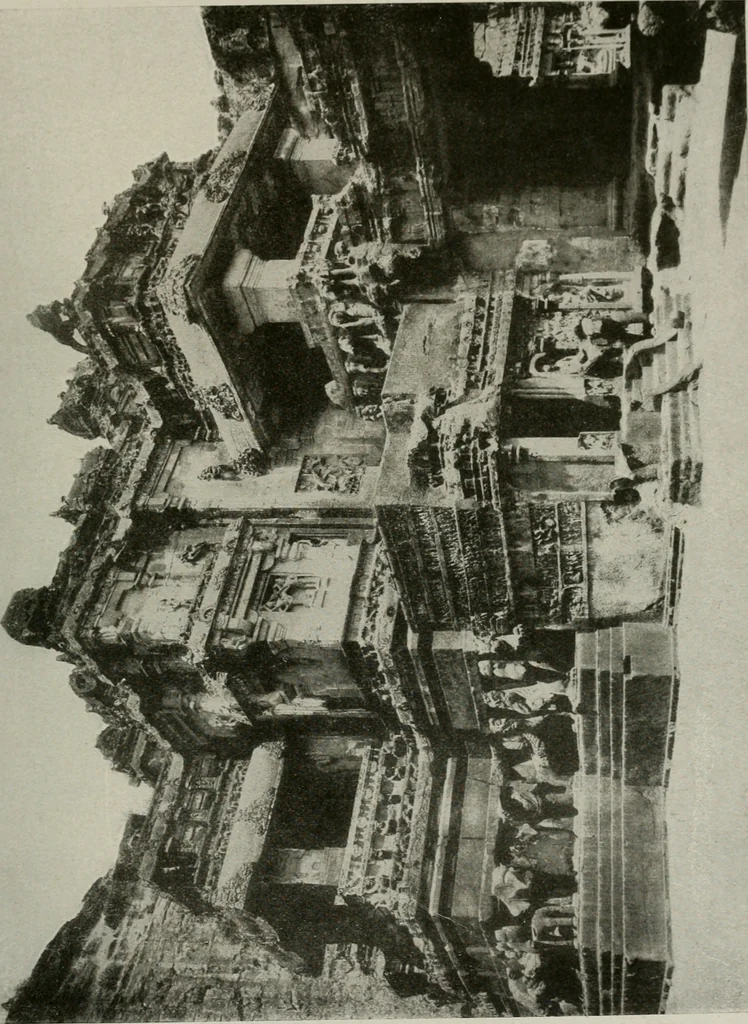 An illustration from La sculpture hindoue. Traduction de Paul Budry, 1922, leaf 136