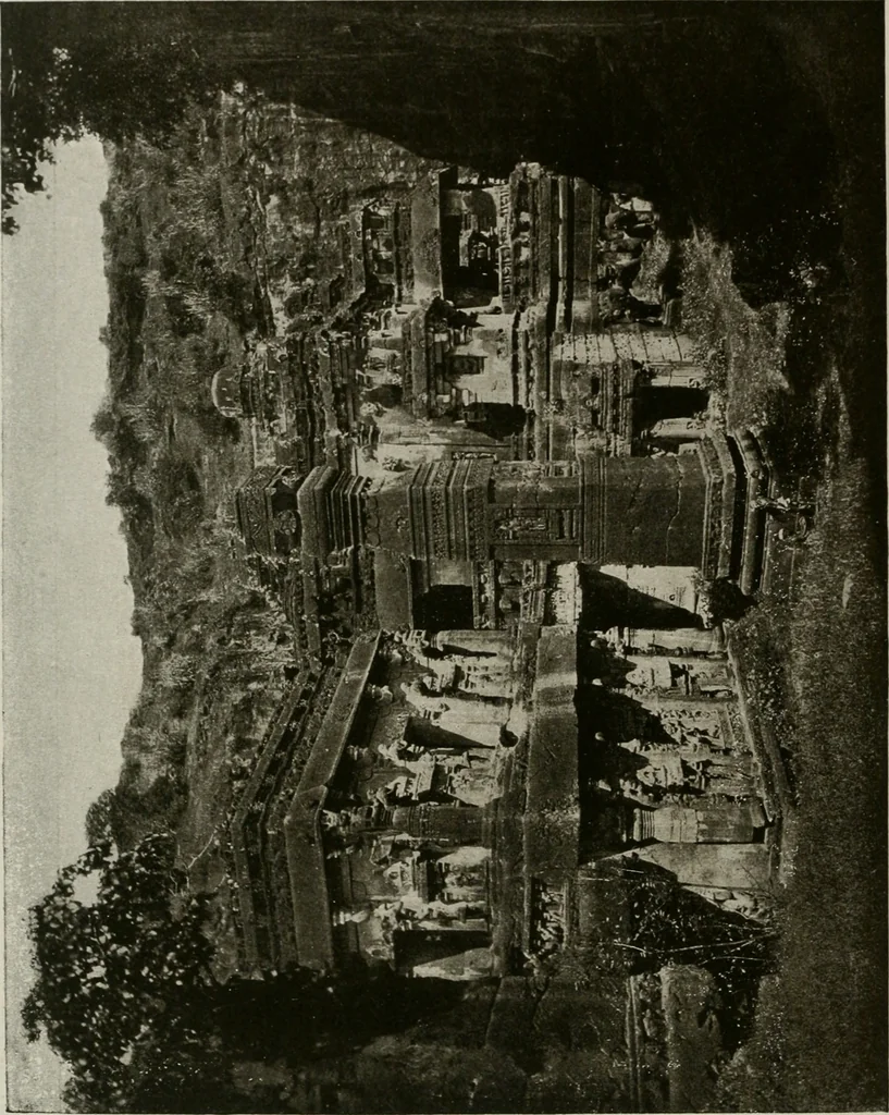 An illustration from La sculpture hindoue. Traduction de Paul Budry, 1922, leaf 137