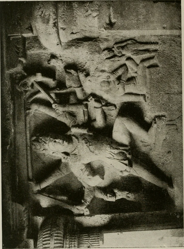 An illustration from La sculpture hindoue. Traduction de Paul Budry, 1922, leaf 141