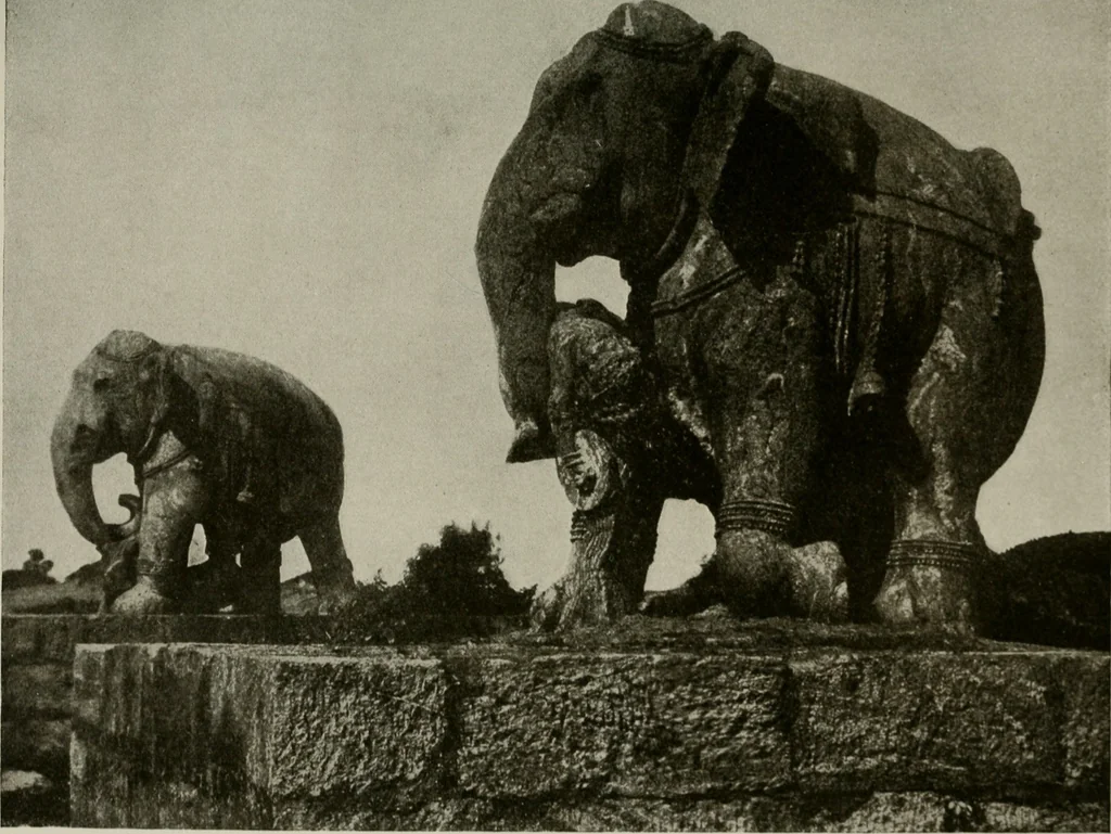 An illustration from La sculpture hindoue. Traduction de Paul Budry, 1922, leaf 162