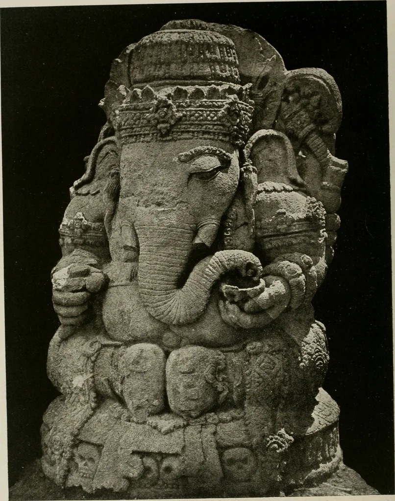 An illustration from La sculpture hindoue. Traduction de Paul Budry, 1922, leaf 281