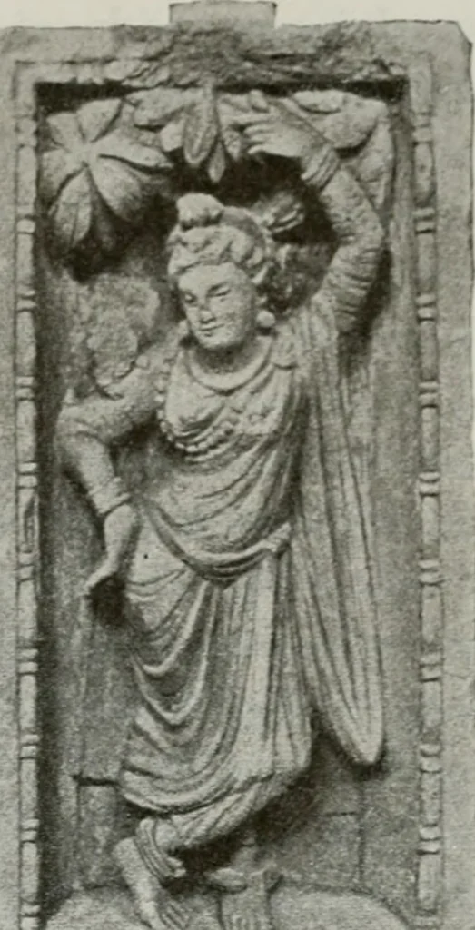 An illustration from La sculpture hindoue. Traduction de Paul Budry, 1922, leaf 38