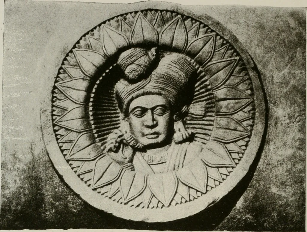 An illustration from La sculpture hindoue. Traduction de Paul Budry, 1922, leaf 97