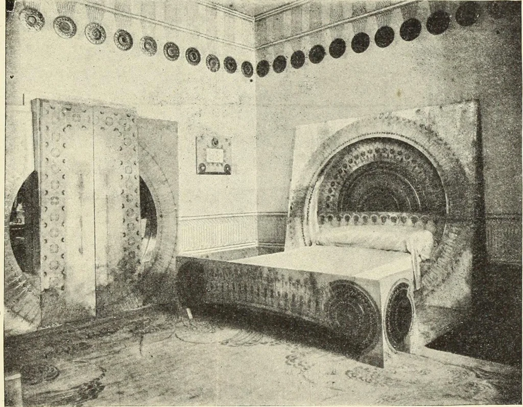 An illustration from La scultura, la pittura di U. Fleres, P. Molmenti, U. Ojetti, G. Menasci : le arti applicate di Guido Menasci, 1900, leaf 486